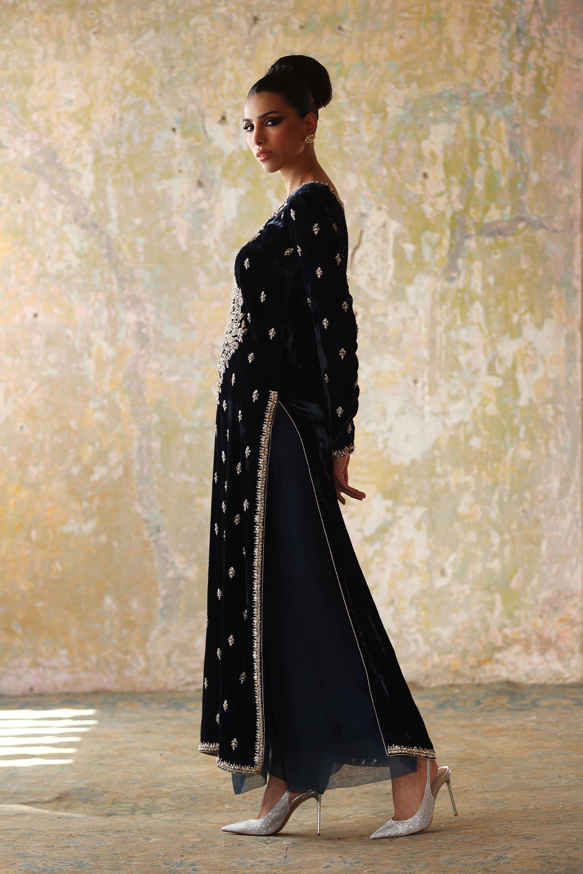 Pakistani Midnight Blue Embellished Velvet Salwar Kameez (2-Piece) - Image 2