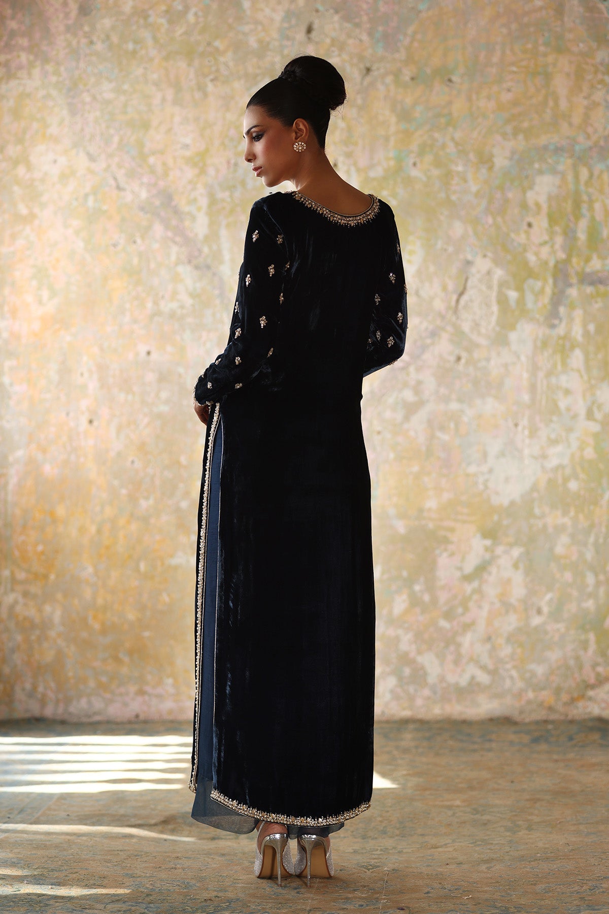 Pakistani Midnight Blue Embellished Velvet Salwar Kameez (2-Piece) - Image 3