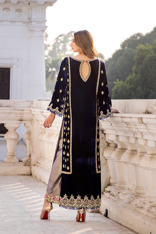 Pakistani Royal Blue Gold Embroidered Velvet Salwar Kameez (2-Piece) - Image 3