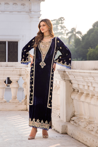 Pakistani Royal Blue Gold Embroidered Velvet Salwar Kameez (2-Piece) - Image 4