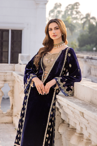 Pakistani Royal Blue Gold Embroidered Velvet Salwar Kameez (2-Piece) - Image 6