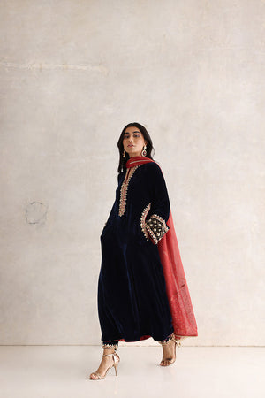 Pakistani Midnight Blue Gota Embroidered Velvet Salwar Kameez (3-Piece) - Image 5