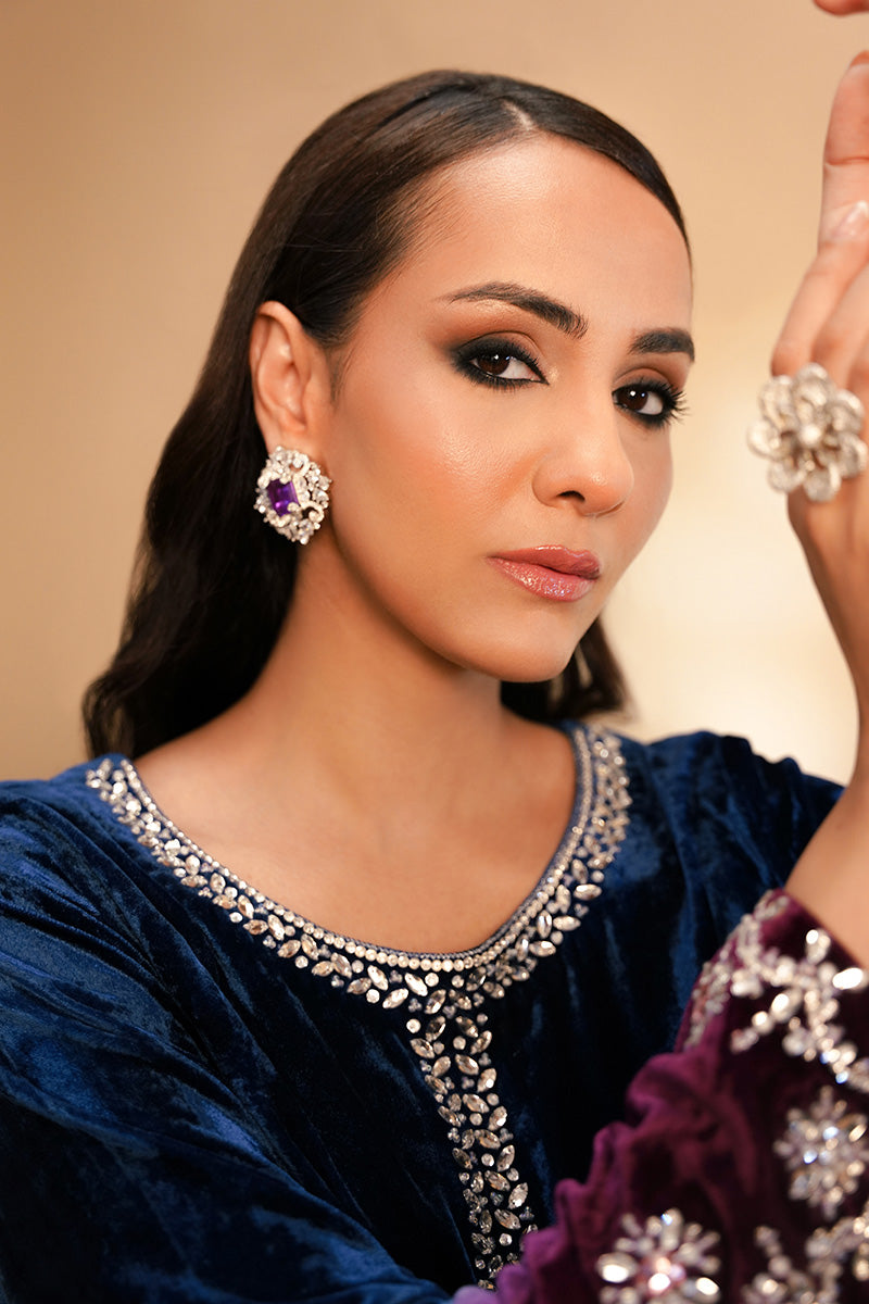 Deep Blue Plum Embellished Velvet Kurta (3-Piece) - Image 11