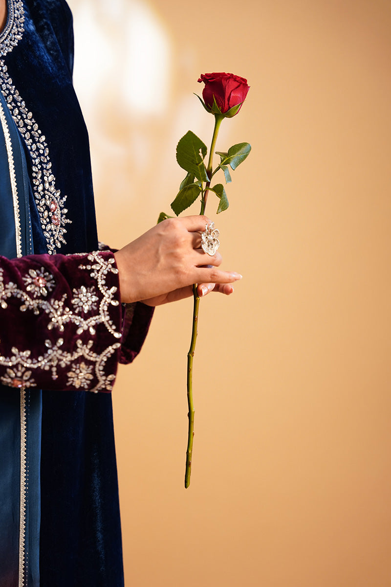 Deep Blue Plum Embellished Velvet Kurta (3-Piece) - Image 4