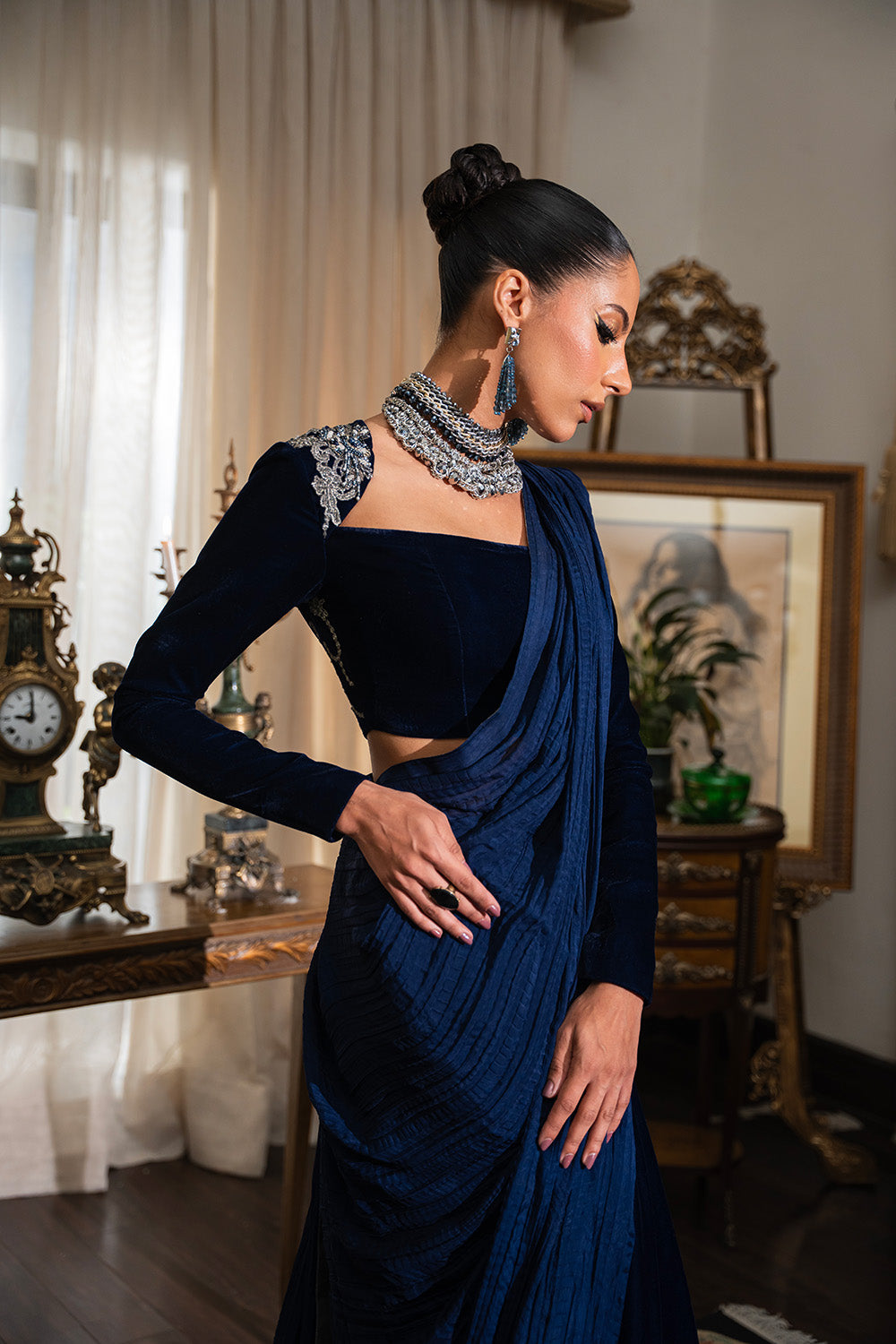 Pakistani Midnight Blue Tilla-Embroidered Velvet Saree (2-Piece) - Image 5