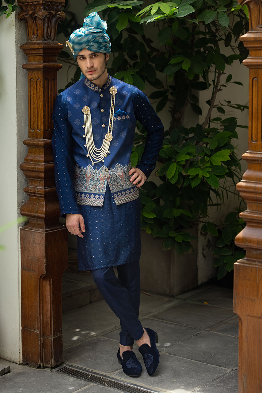 Royal Blue Digital Printed Raw Silk Waistcoat Kurta (3-Piece) - Image 4