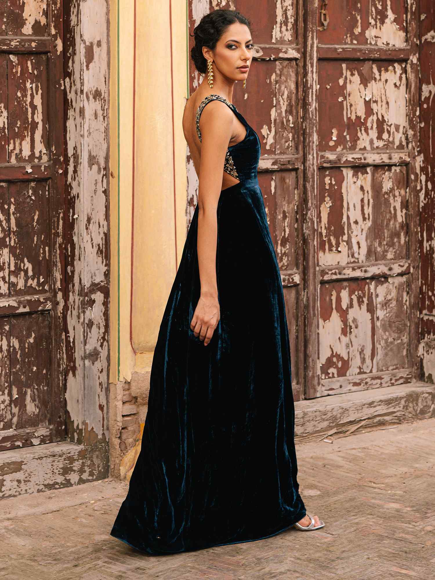 Pakistani Midnight Blue Zardozi Velvet Gown (1-Pc) - Image 3