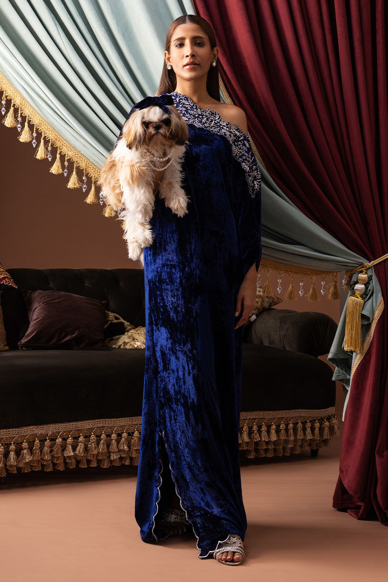 Pakistani Royal Blue Embellished Velvet Kaftan (1-Pc) - Image 5