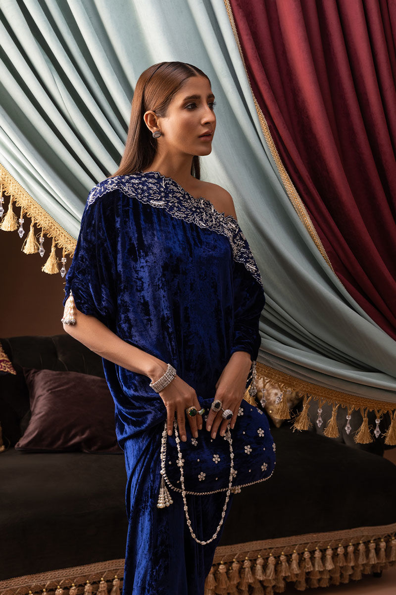 Pakistani Royal Blue Embellished Velvet Kaftan (1-Pc) - Image 6