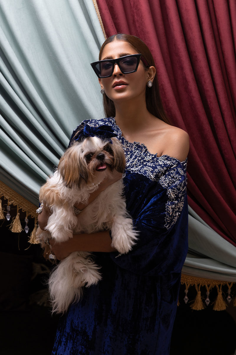 Pakistani Royal Blue Embellished Velvet Kaftan (1-Pc) - Image 7