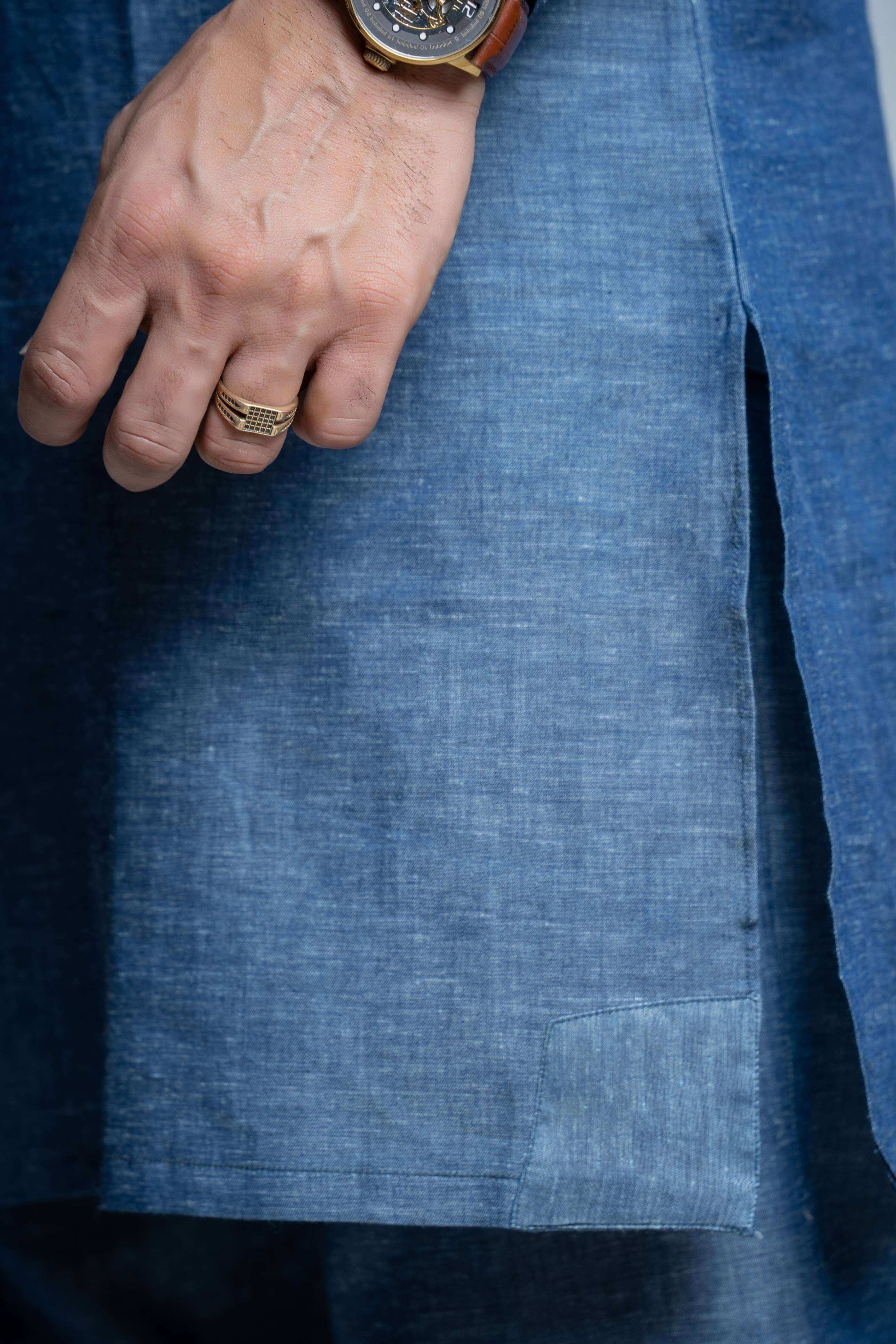 Blue Tensile Linen Kurta Pajama (2-Piece) - Image 4