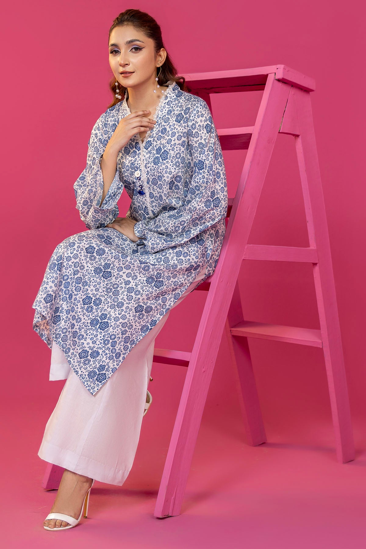 Pakistani Blue and White Digital Printed Lawn Salwar Kameez (2-Piece) - Image 3