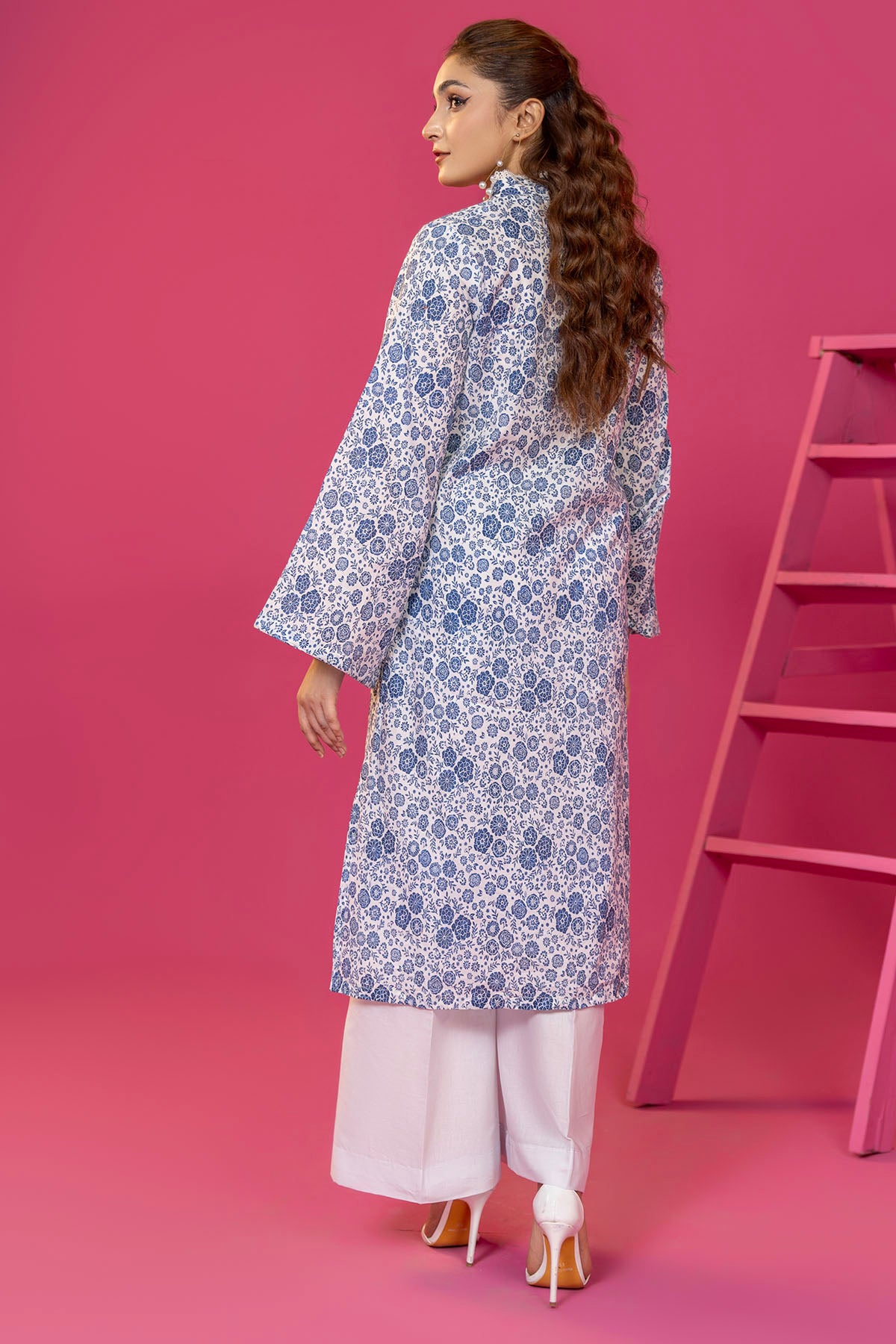 Pakistani Blue and White Digital Printed Lawn Salwar Kameez (2-Piece) - Image 4