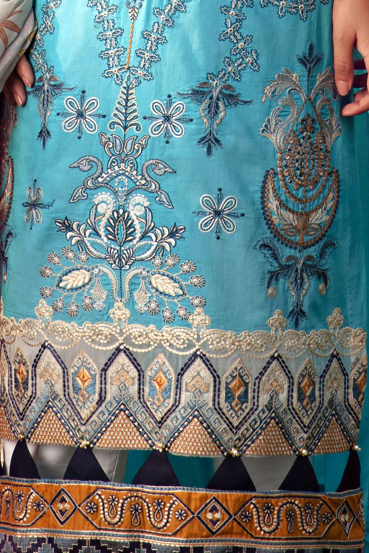 Ocean Blue Embroidered Lawn 3-Piece Suit - Image 3