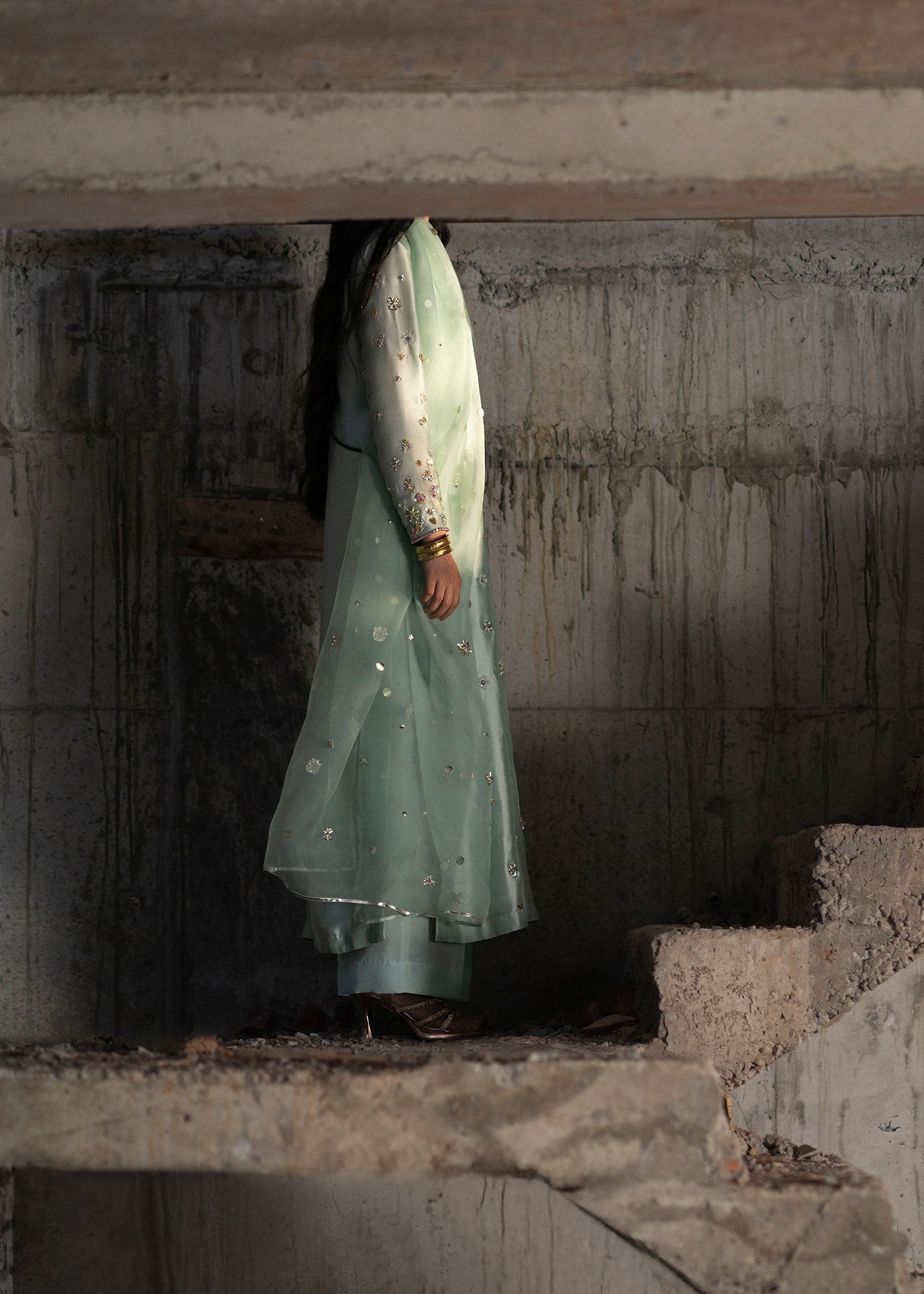 Ice Blue Hand-Embellished Tissue Silk Kurta Set (3-Piece) - Image 4