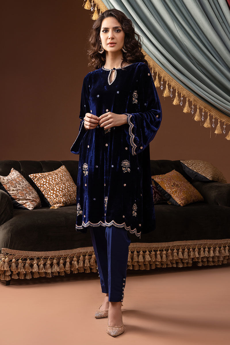 Pakistani Royal Blue Embellished Velvet Kurta Set (3-Piece) - Image 1