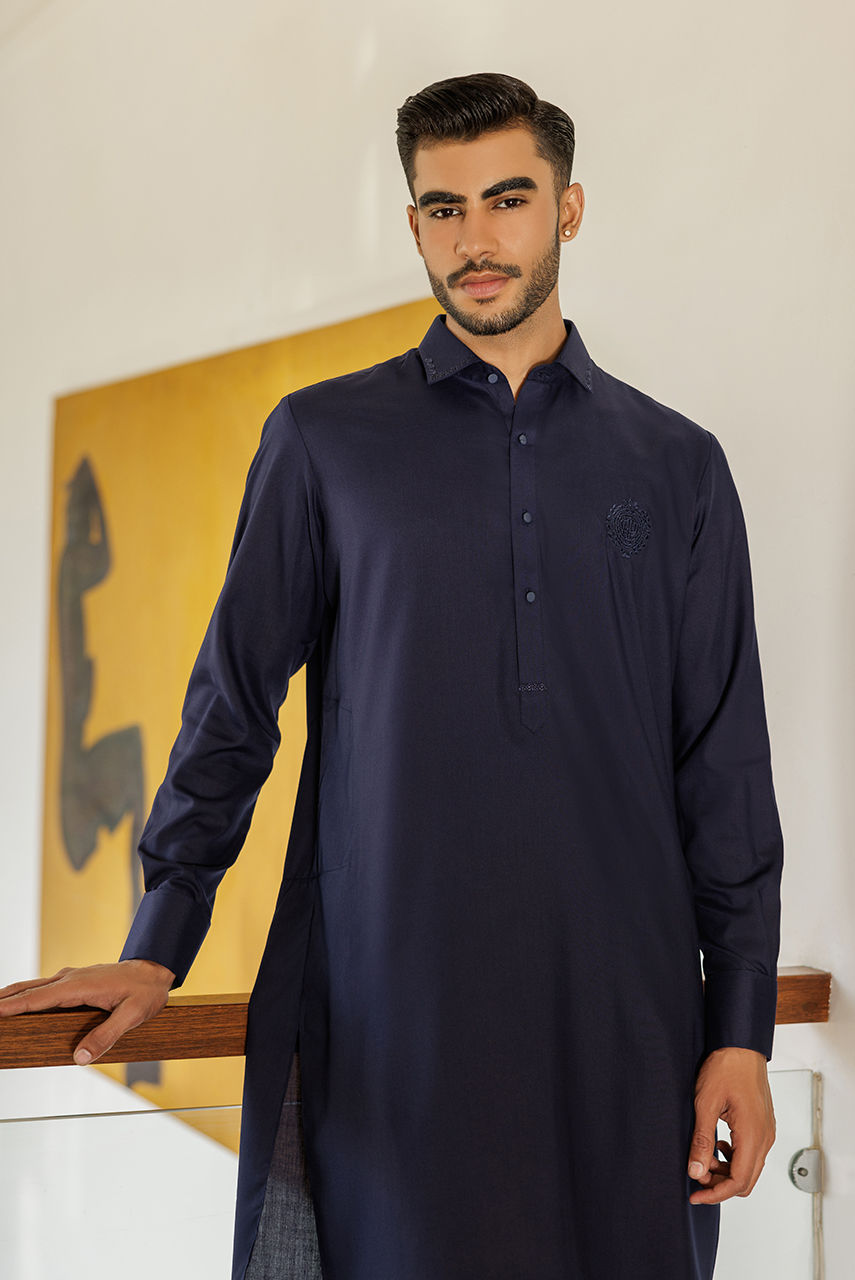 Deep Blue Thread Embroidered Boski Linen Waistcoat Kurta (3-Piece) - Image 3