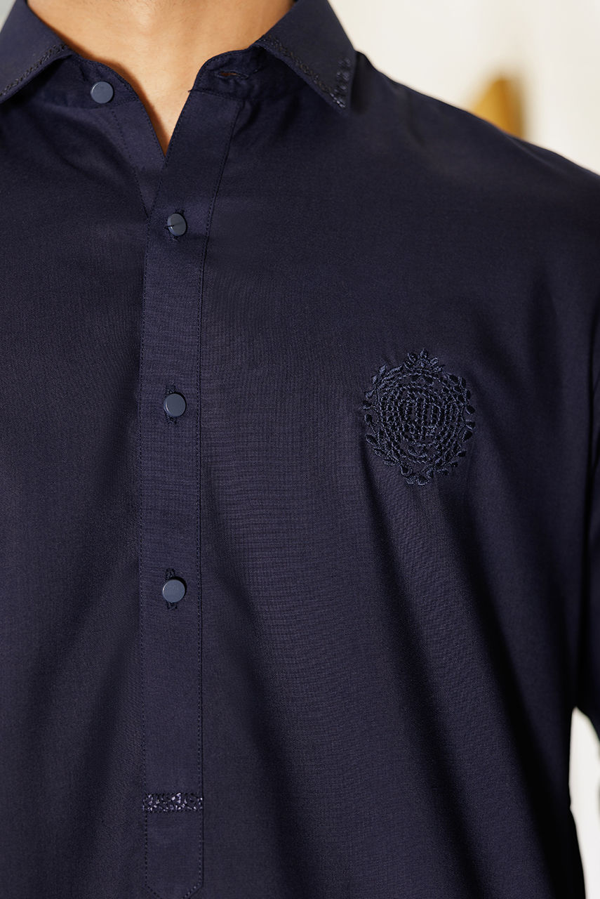 Deep Blue Thread Embroidered Boski Linen Waistcoat Kurta (3-Piece) - Image 4