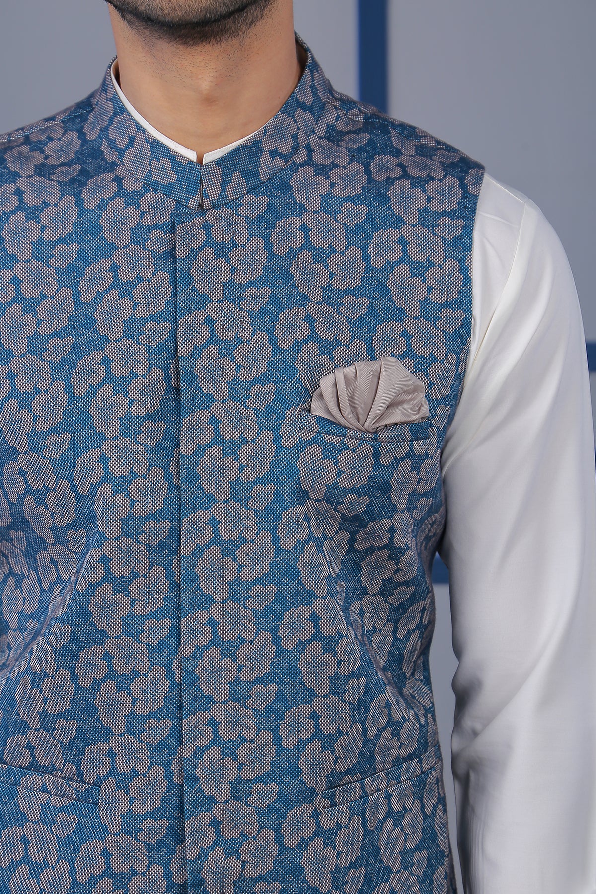 Blue Floral Self-Print Silk-Blend Waistcoat Kurta (3-Piece) - Image 3