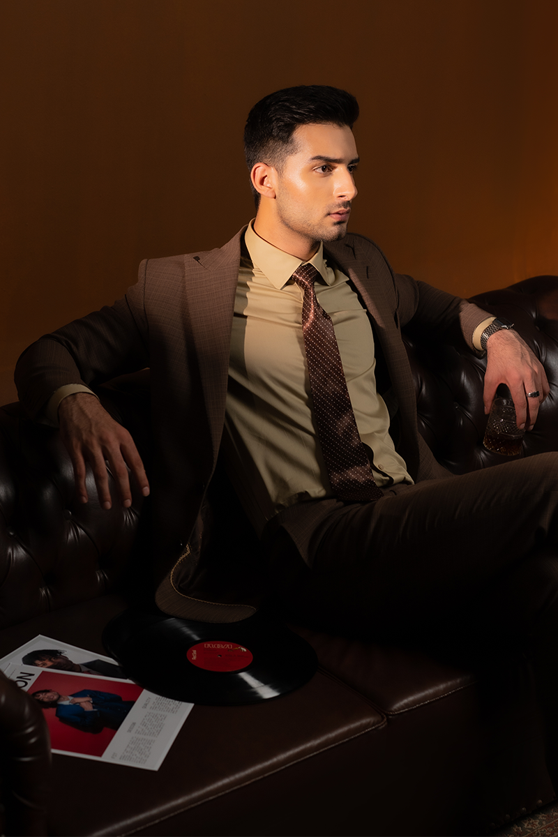 Brown Wool-Blend Peak Lapel Suit (2-Piece) - Image 2