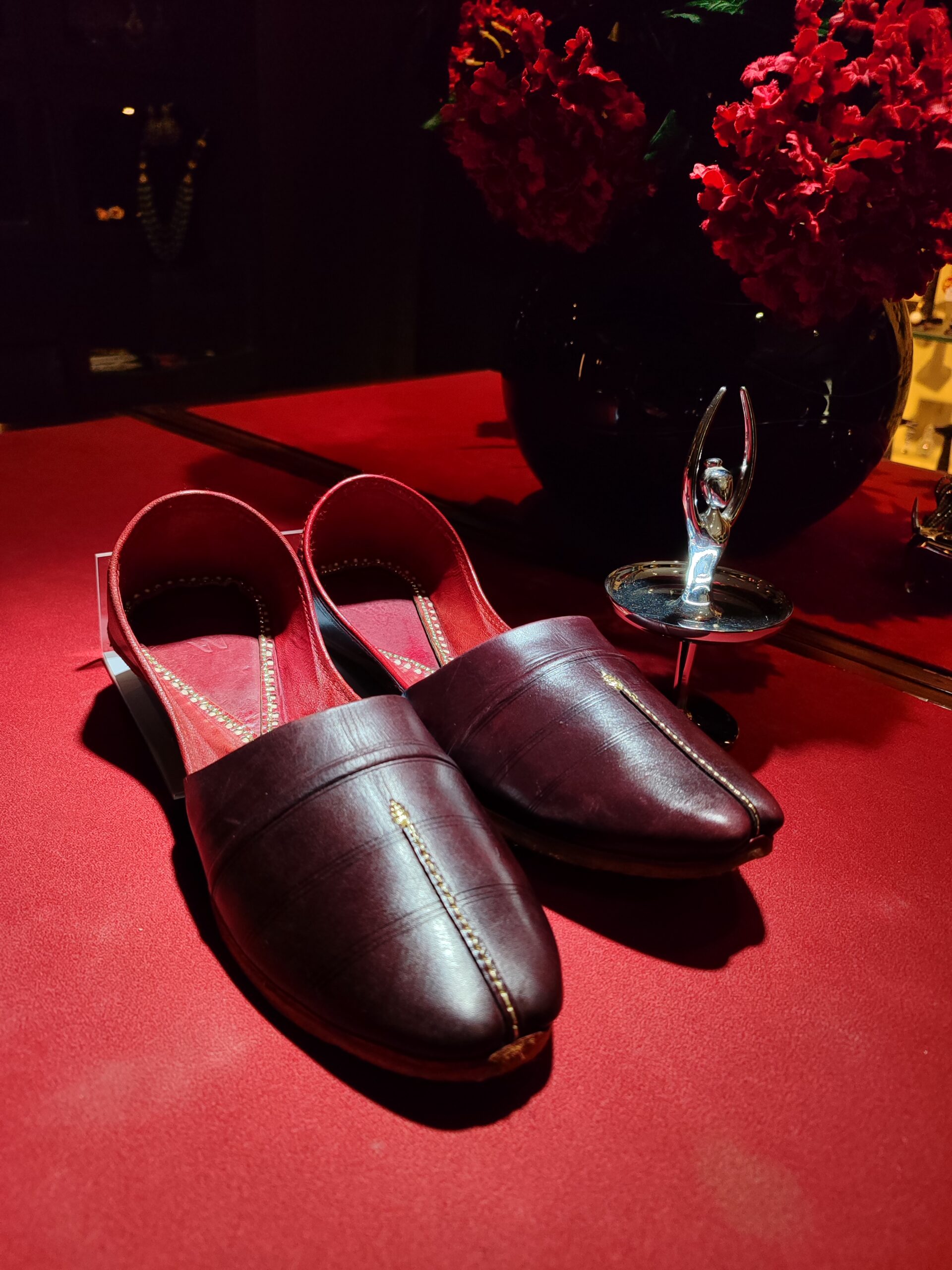 Brown Leather Hand-Crafted Nagra Khussa - Image 1