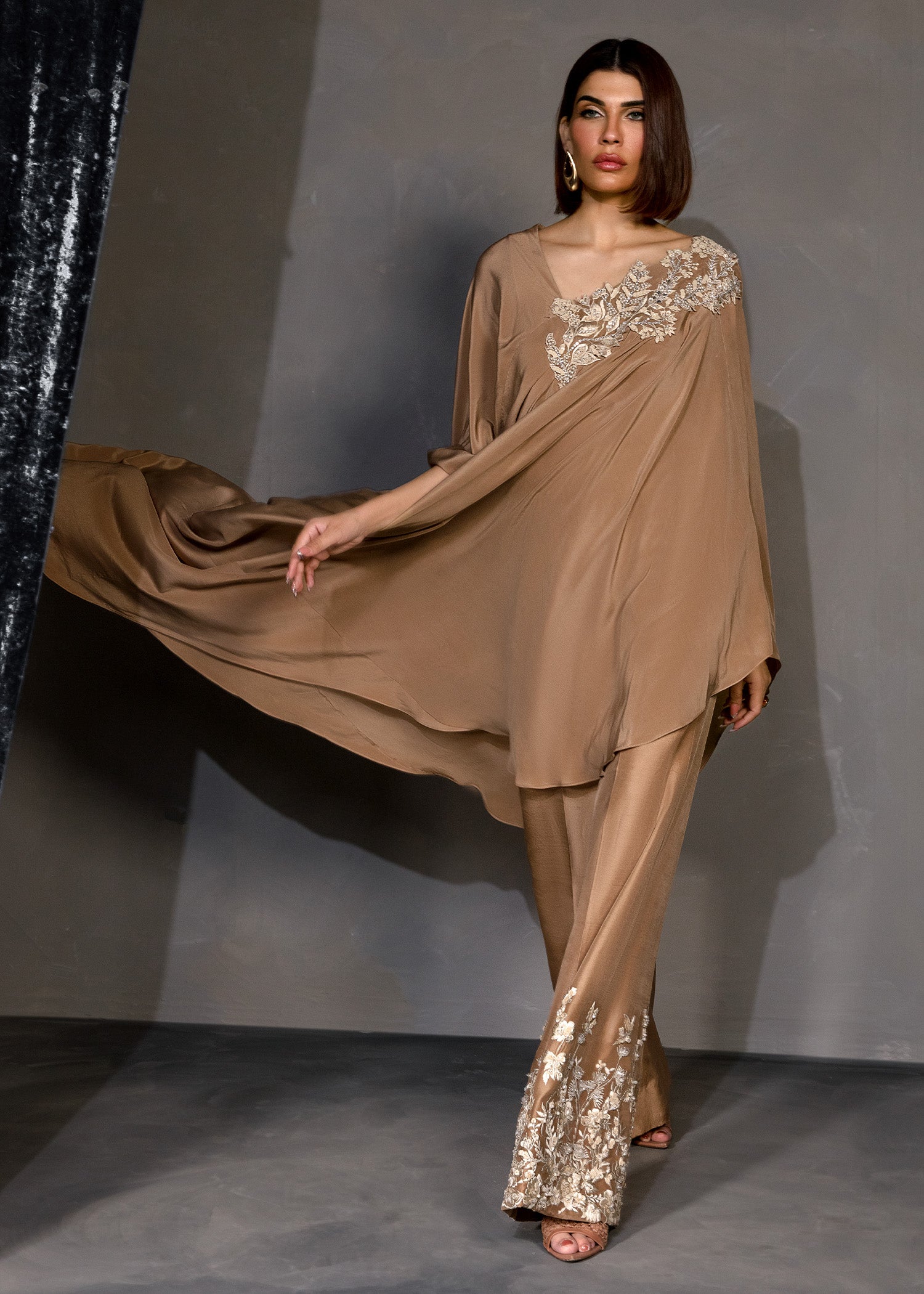 Pakistani Cocoa Embroidered Crepe Kaftan Set (2-Piece) - Image 7