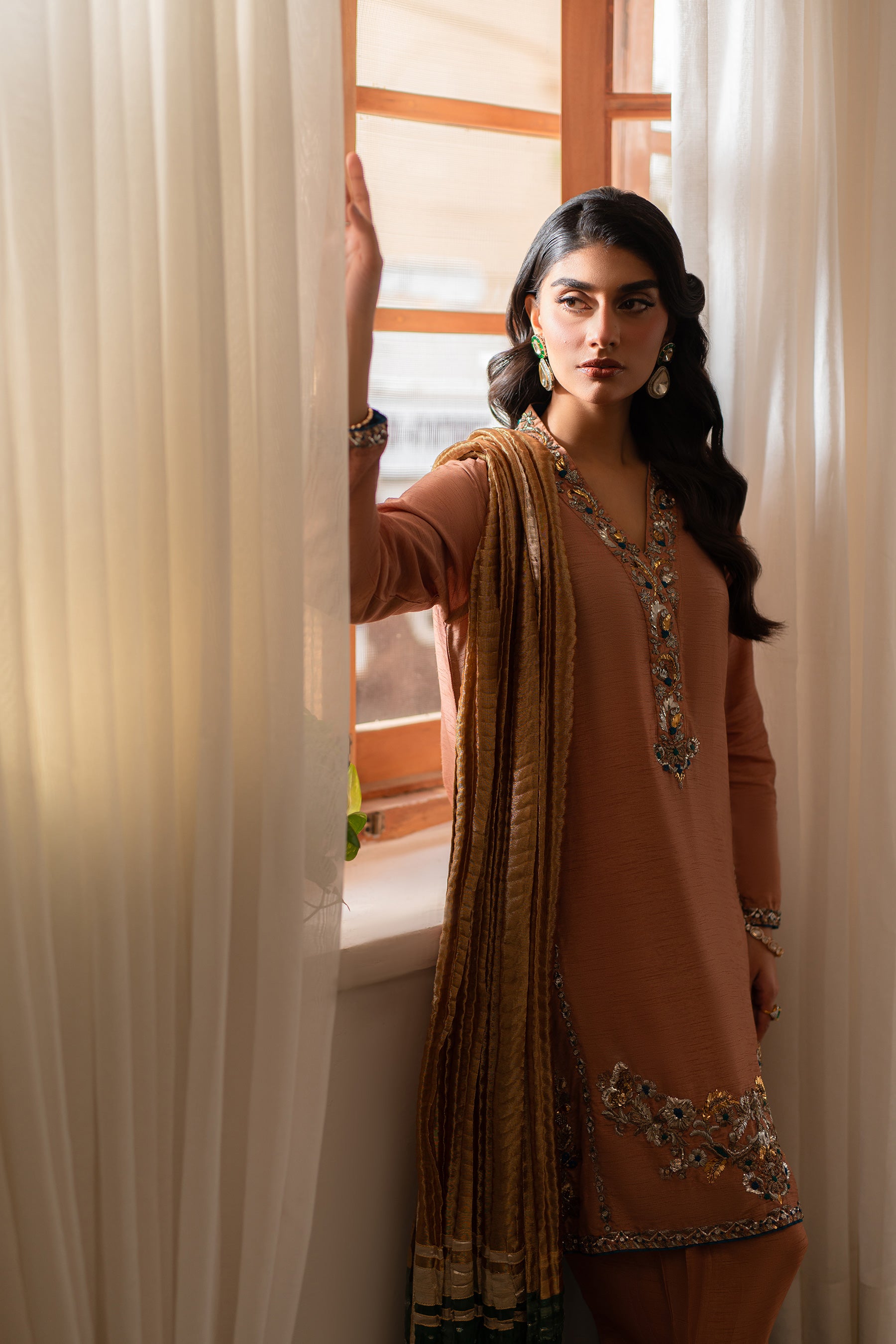 Pakistani Mocha Mousse Ganga Jamni Raw Silk Salwar Kameez (3-Piece) - Image 6