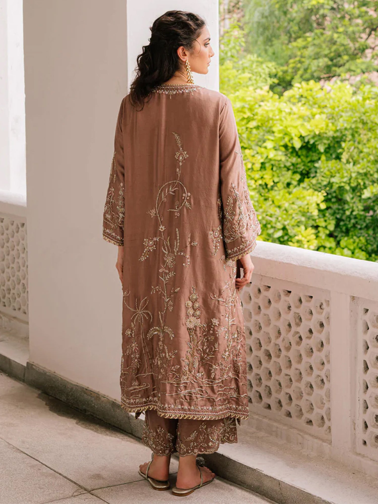 Rosy Brown Resham & Zardozi Raw Silk Kurta (2-Piece) - Image 4