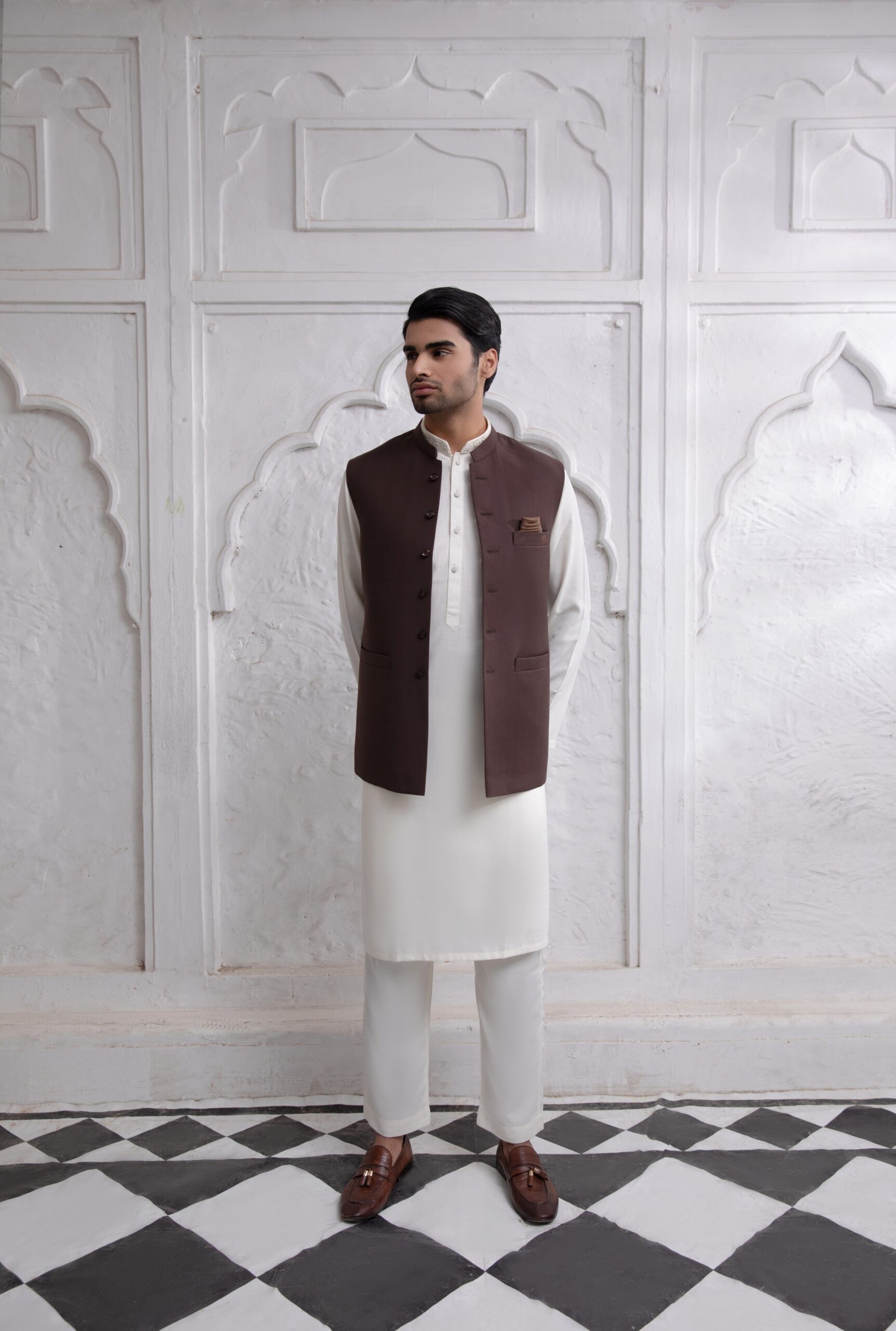Brown Suiting Blend Waistcoat Kurta Set (3-Piece) - Image 2