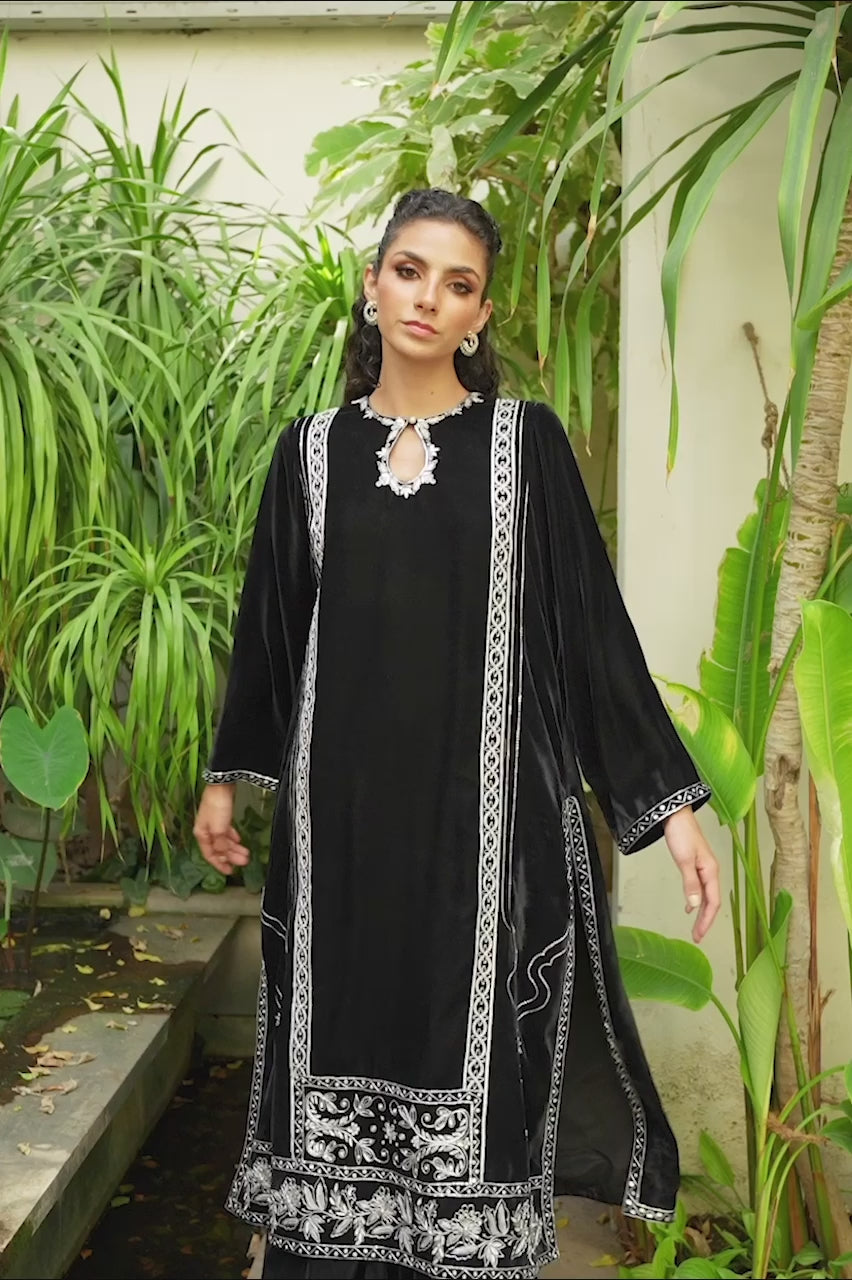 Charcoal Zardozi Velvet Lehenga Set (3-Piece) - Image 5