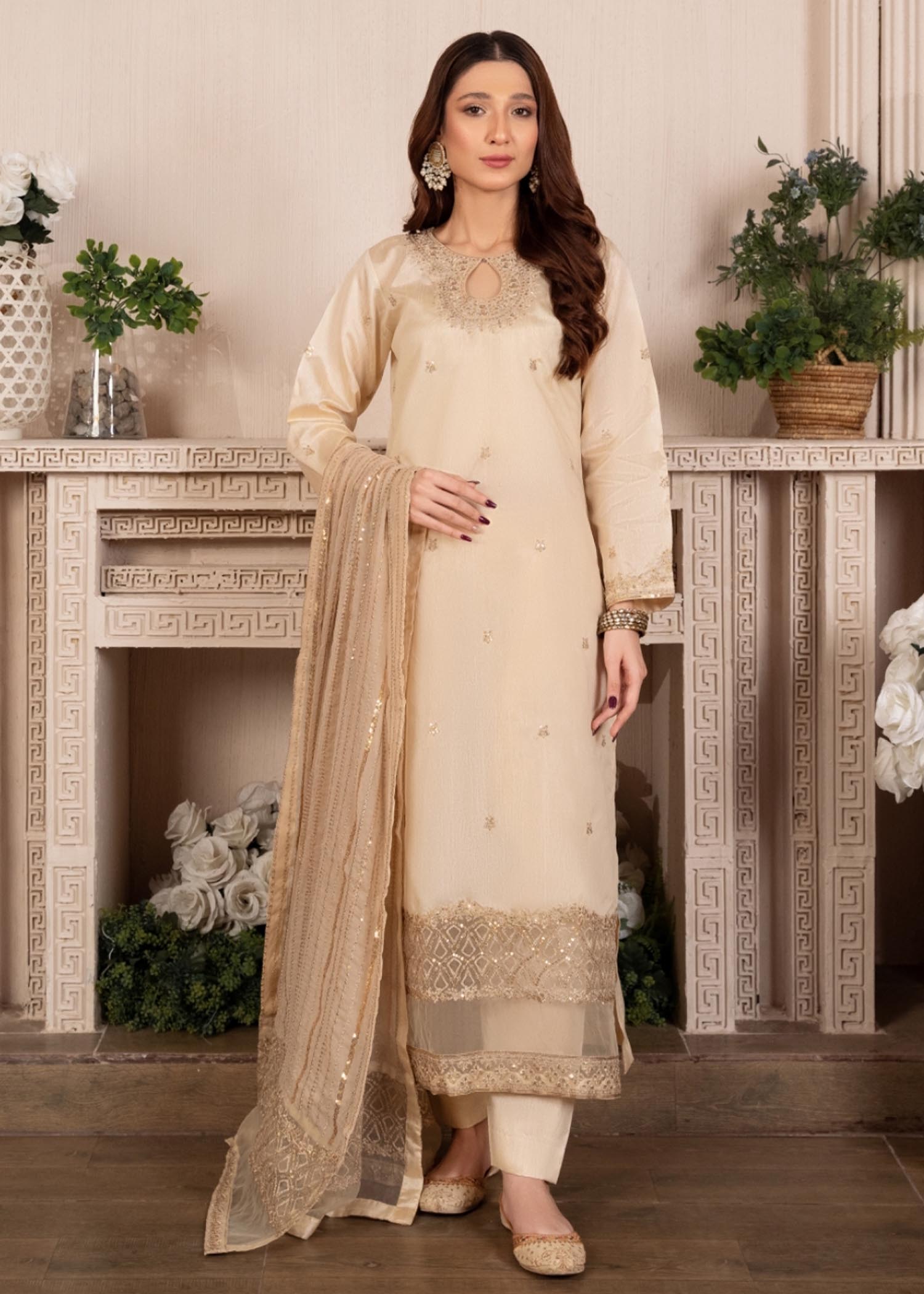 Pakistani Cream Sequin Embroidered Raw Silk Kurta Set (3-Piece) - Image 1