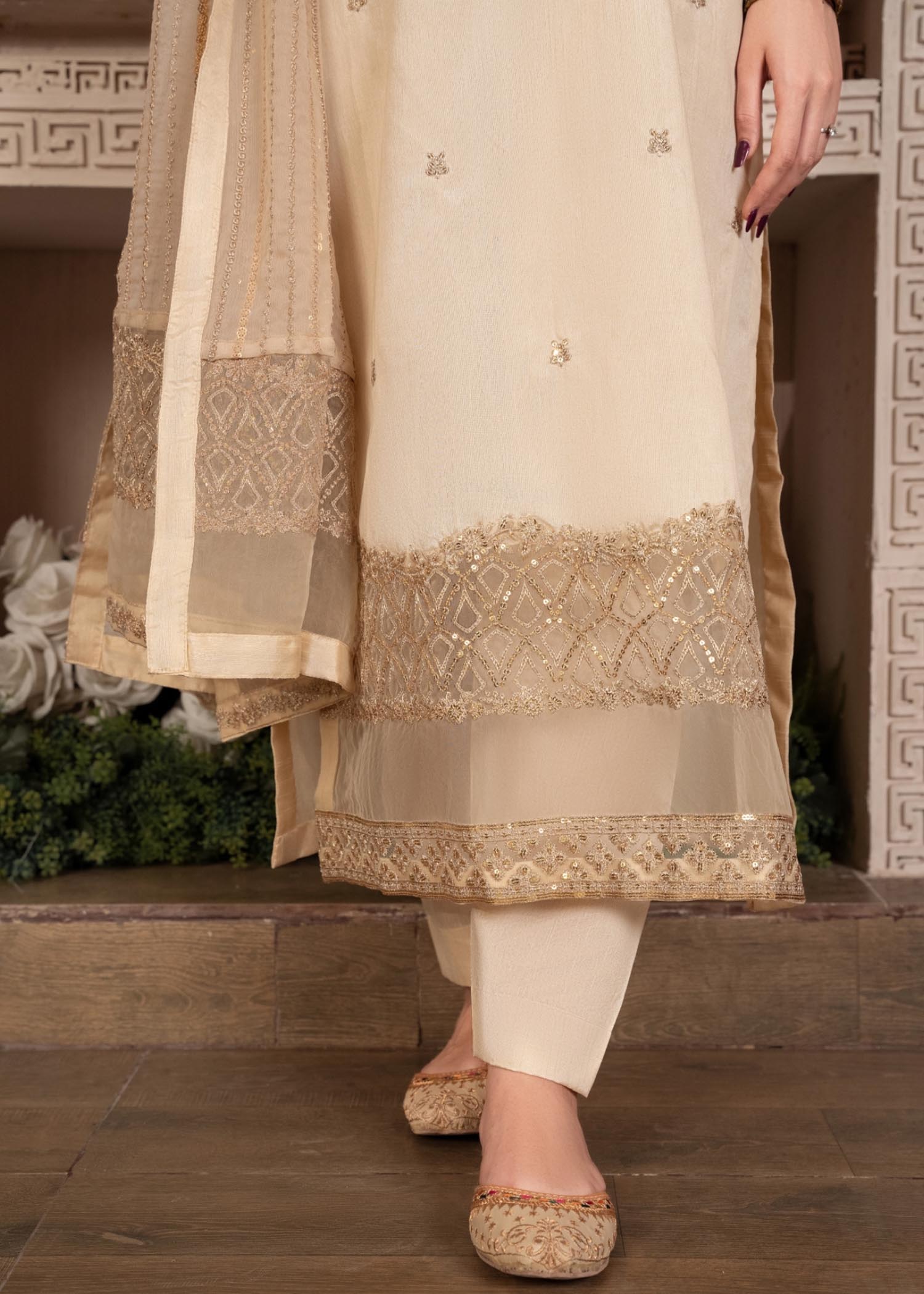 Pakistani Cream Sequin Embroidered Raw Silk Kurta Set (3-Piece) - Image 8