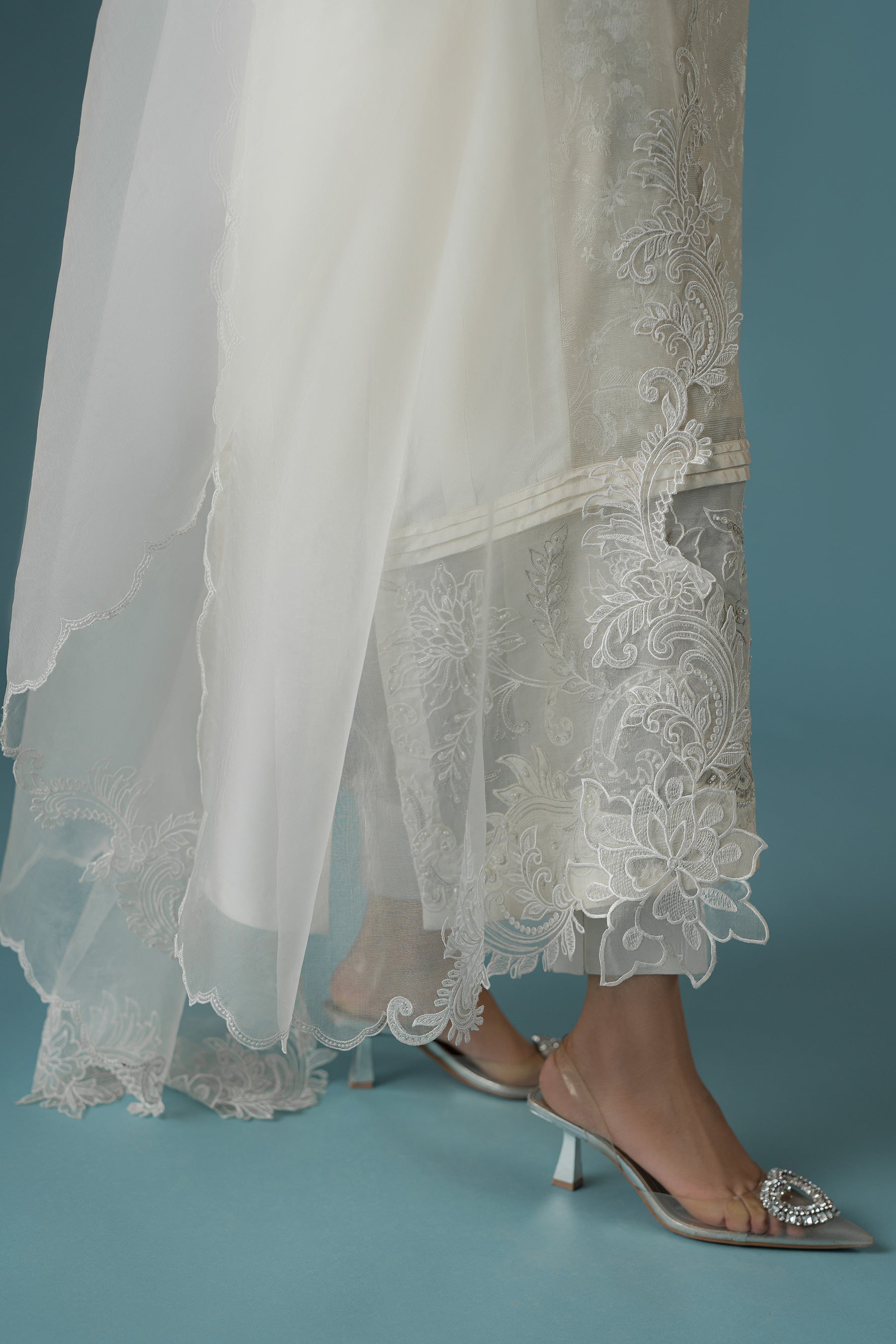 Pakistani Cream White Embroidered Tissue Silk Kurta Set (4-Piece) - Image 3