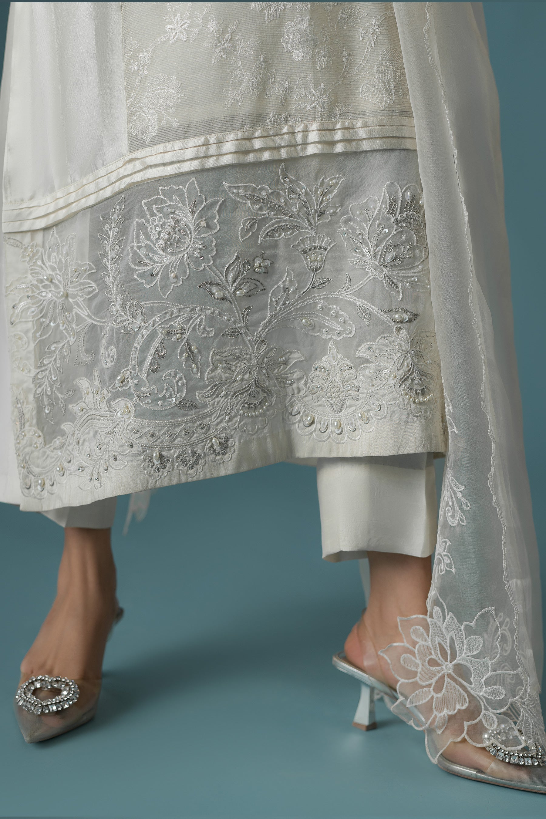 Pakistani Cream White Embroidered Tissue Silk Kurta Set (4-Piece) - Image 4