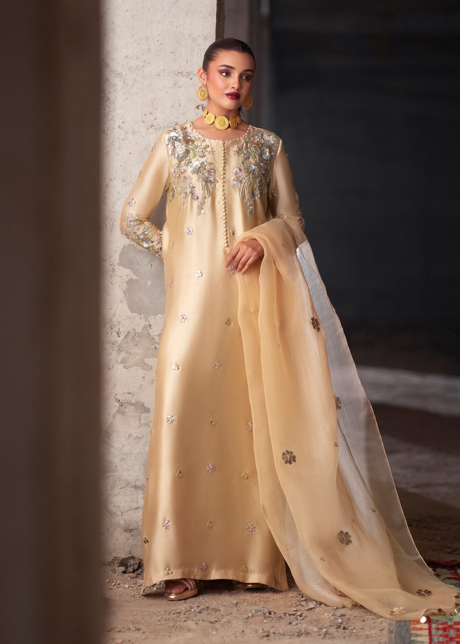 Pakistani Cream Hand-Embellished Tissue Silk Kurta Set (3-Piece) - Image 4