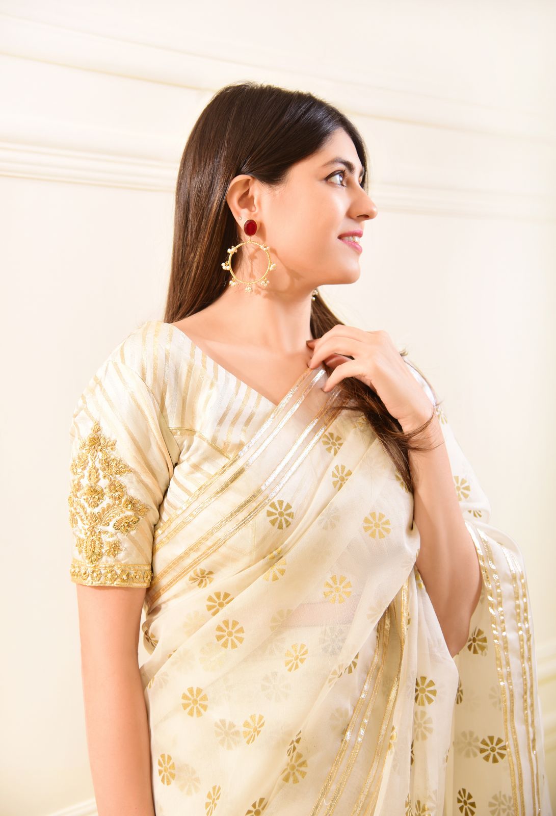 Cream Hand Bandhani Pure Organza Saree (2-Piece) - Image 3