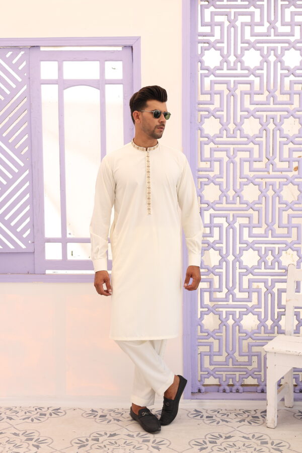 Cream Hand Embroidered Boski Kurta Pajama (2-Piece) - Image 1