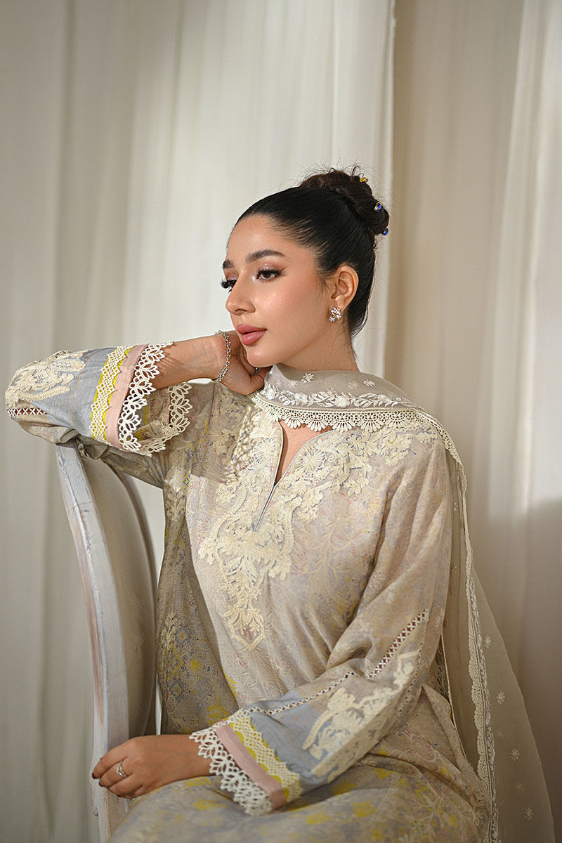 Pakistani Cream Aari Embroidered Khaddi Silk Salwar Kameez (3-Piece) - Image 6