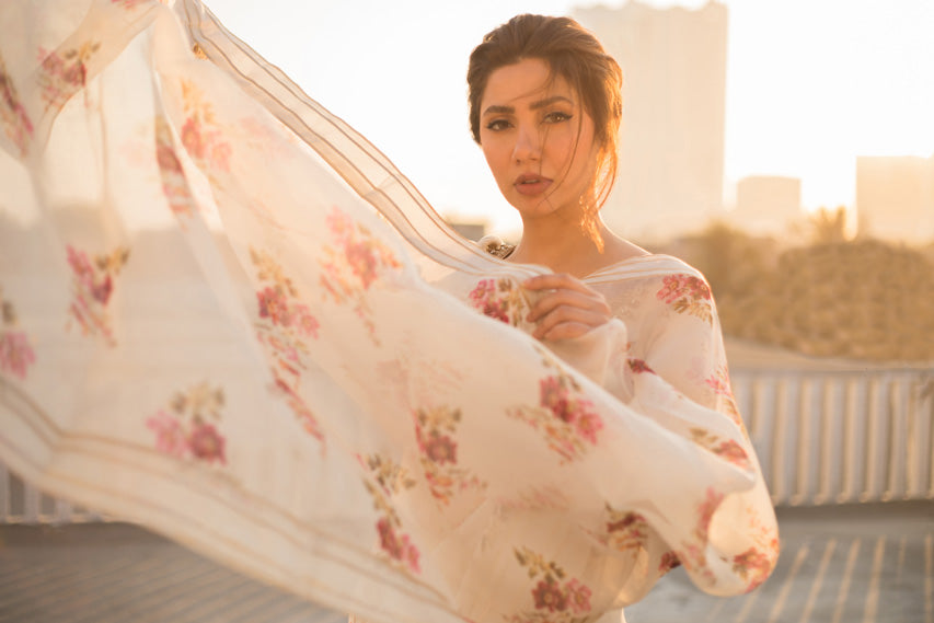 Cream Printed Organza Saree with Embellished Blouse (2-Piece) - Image 3