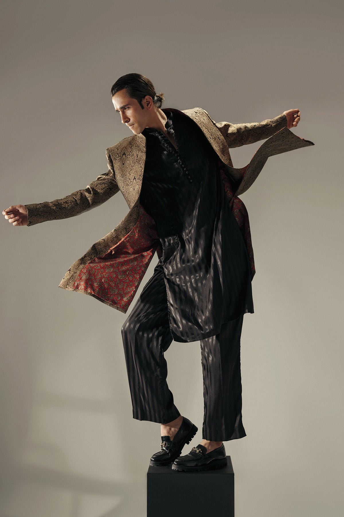 Antique Gold Brocade Sherwani with Paisley Motifs (3-Piece) - Image 2