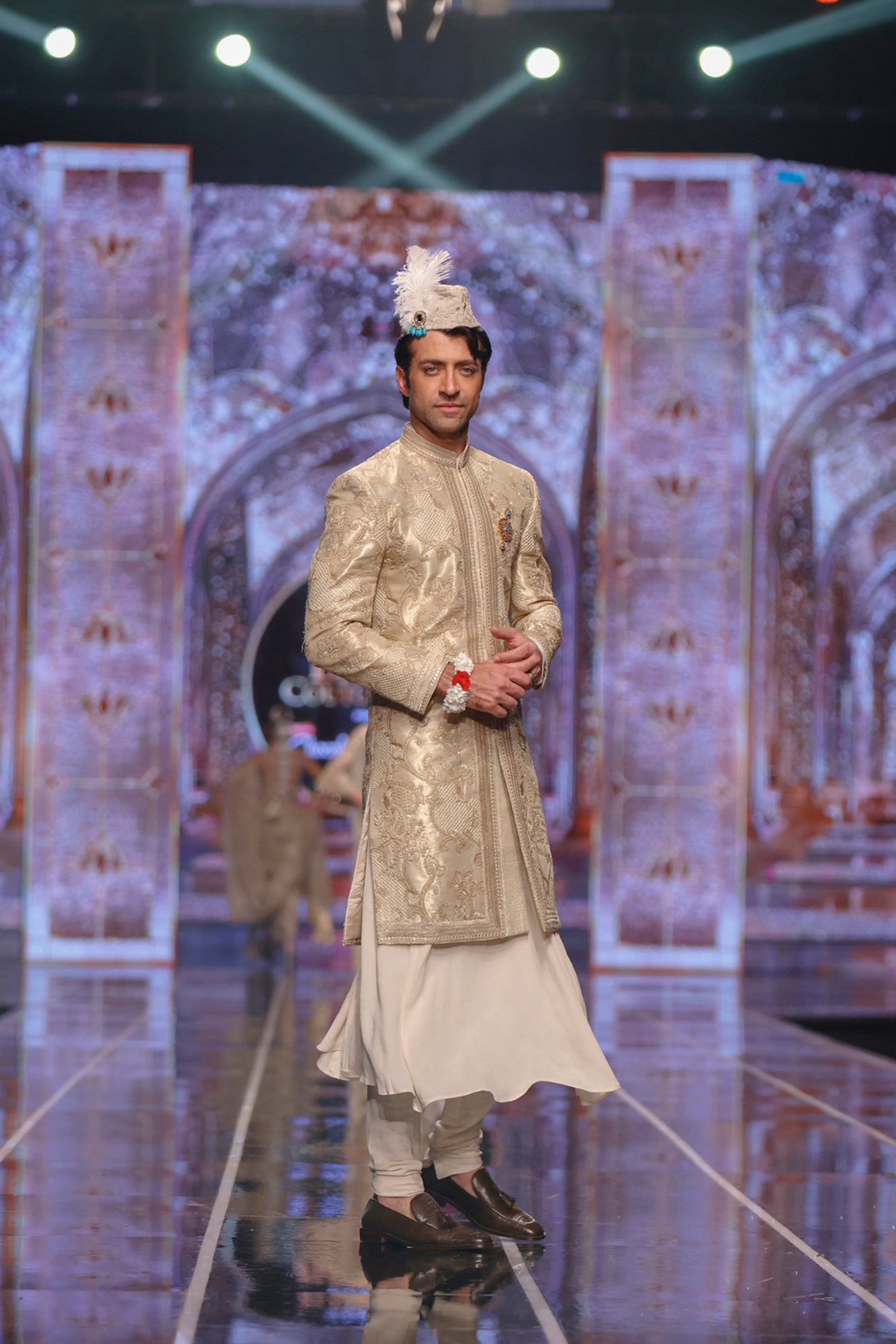 Light Gold Panni & Sequin Tissue Sherwani (3-Piece) - Image 3