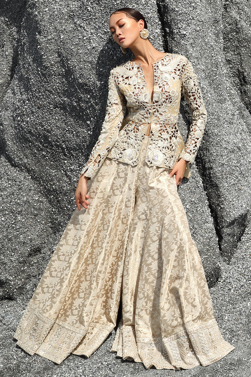 Pakistani Gold Cutwork Jamawar Lehenga (2-Piece) - Image 2