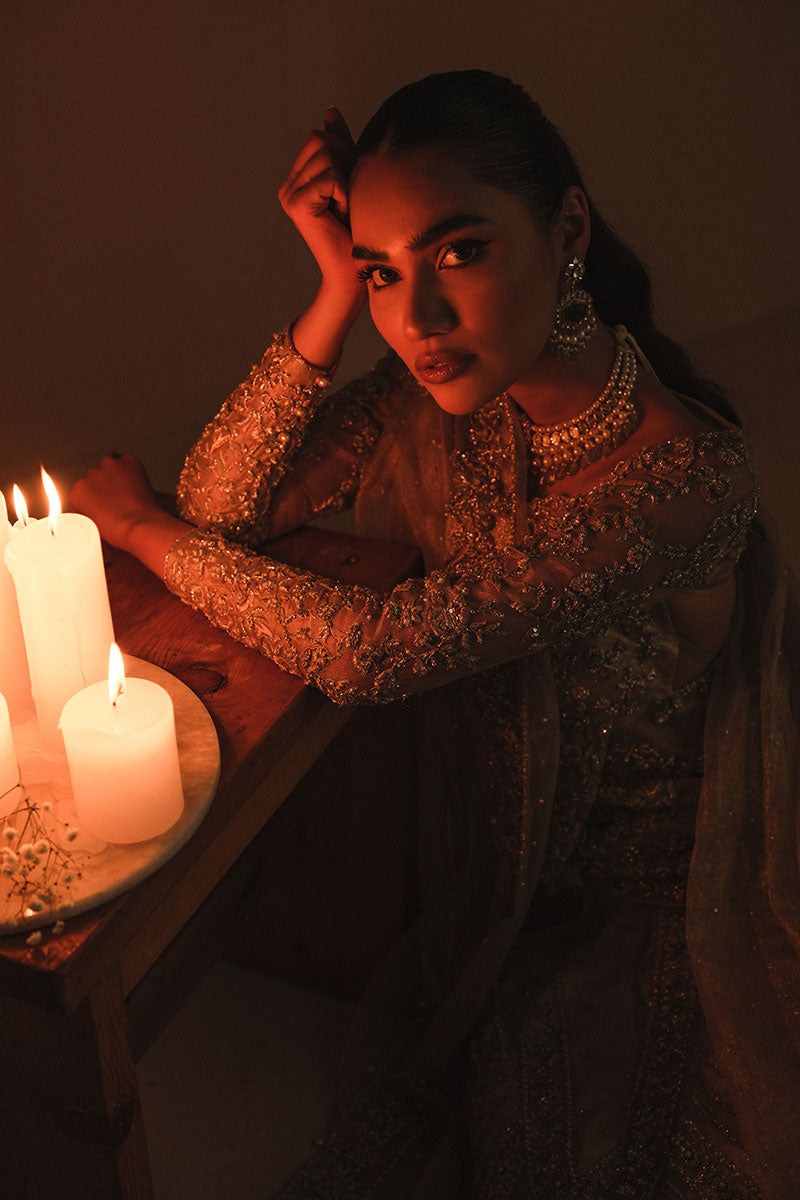 Pakistani Antique Gold Hand-Embellished Kundan Net Lehenga (3-Piece) - Image 3