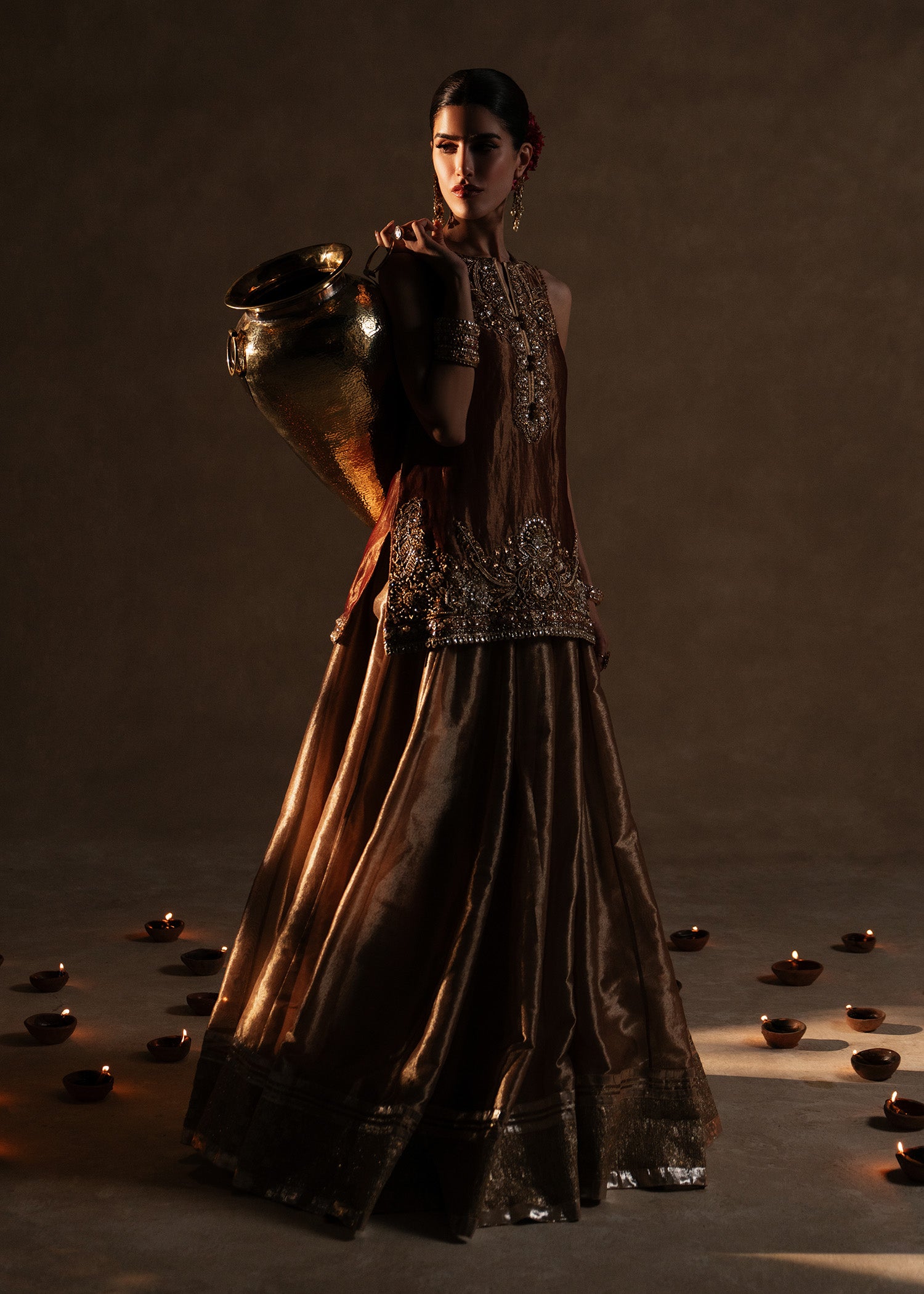 Pakistani Metallic Gold Zardozi Tissue Lehenga Choli (3-Piece) - Image 5