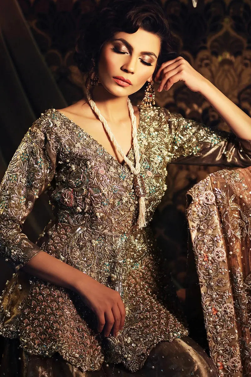 Pakistani Dull Gold & Peach Embellished Net Lehenga (3-Piece) - Image 4