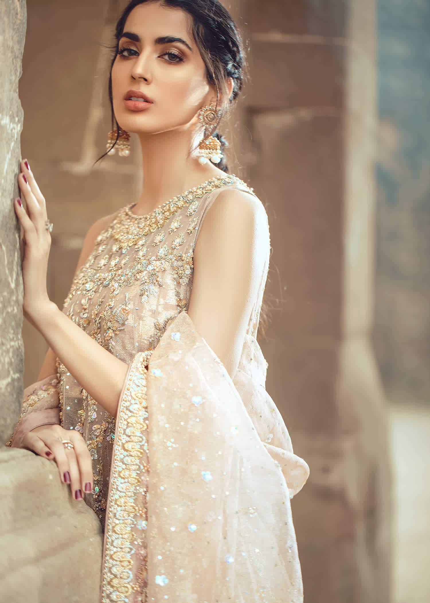 Pakistani Champagne Gold Embellished Net Bridal Lehenga (3-Piece) - Image 3