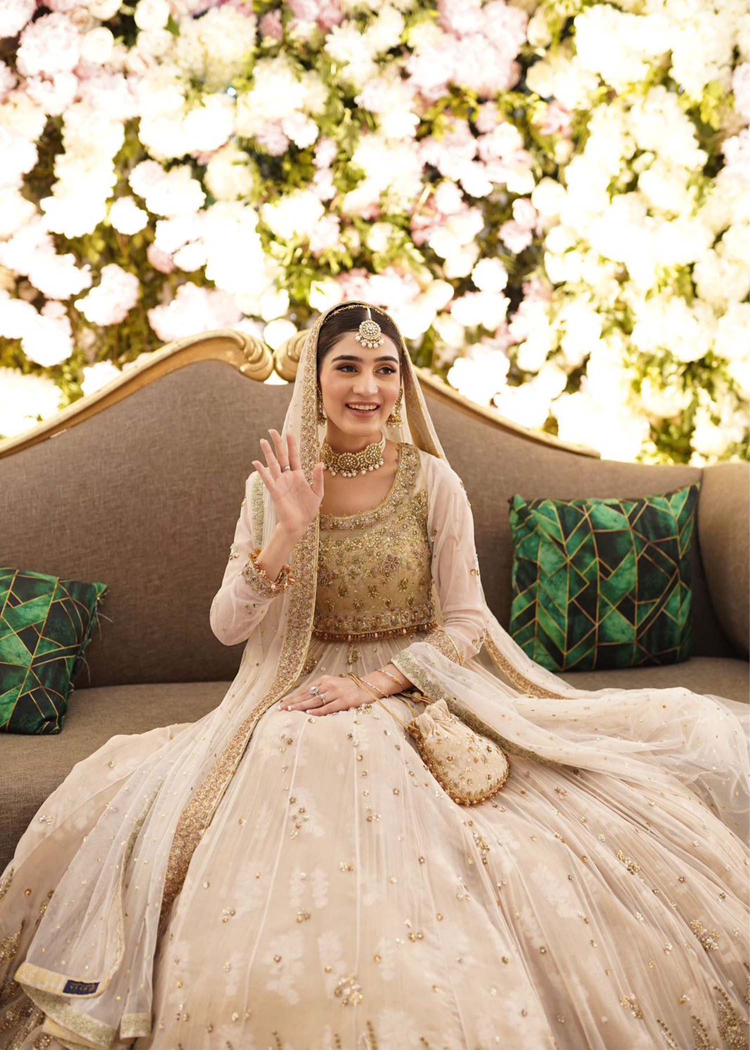 Pakistani Champagne Gold Embroidered Net Bridal Lehenga (3-Piece) - Image 5