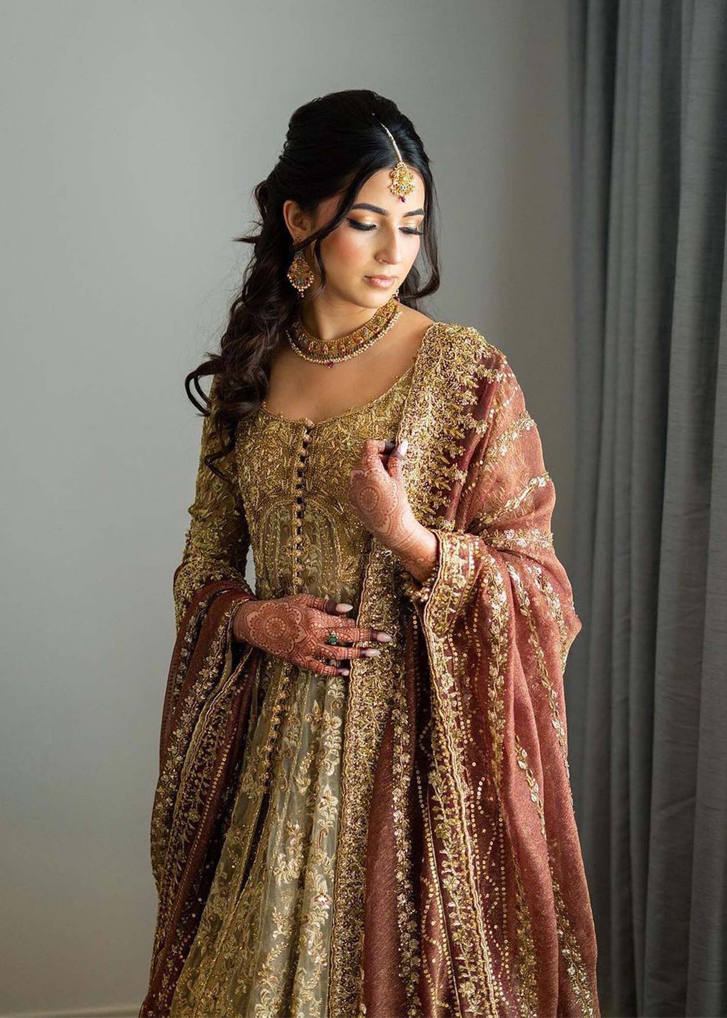 Pakistani Antique Gold Maroon Embroidered Net Bridal Lehenga (3-Piece) - Image 3