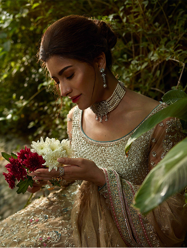 Pakistani Silver & Gold Embroidered Organza Lehenga (3-Piece) - Image 3