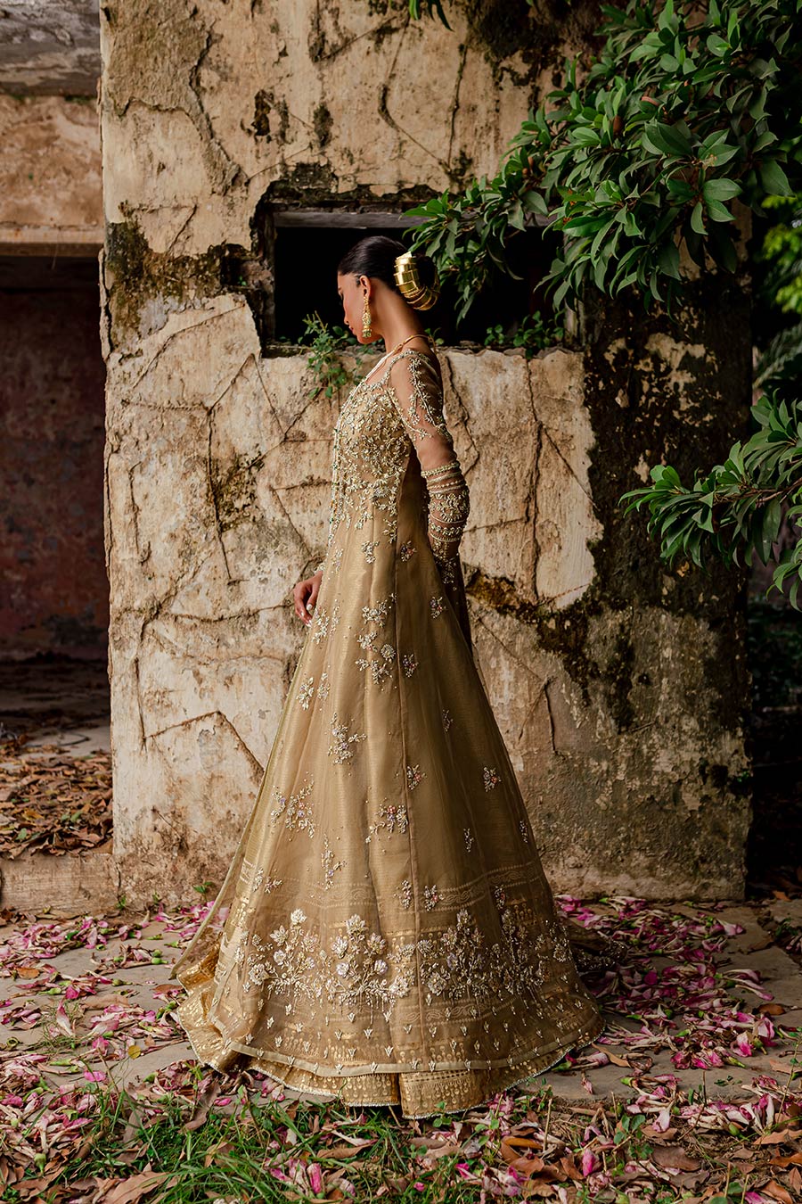 Pakistani Gold Zardozi Organza Lehenga Set (3-Piece) - Image 3
